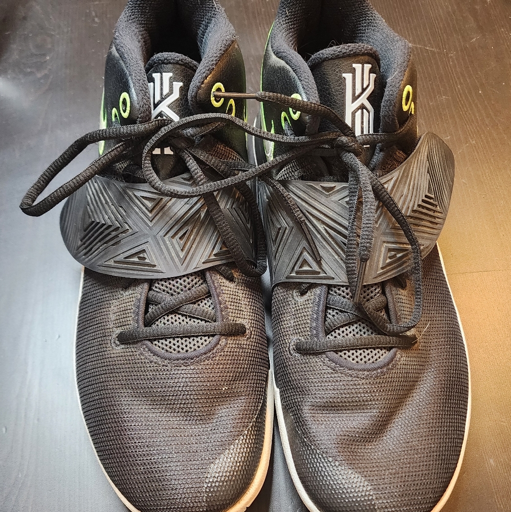 Kyrie Flaptrap 3 Used, Good Condition, Green Accents